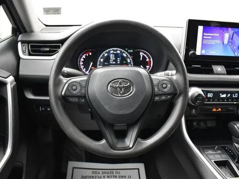 Used 2024 Toyota RAV4 XLE FWD image 20
