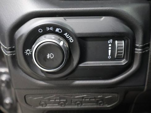 Used 2025 Jeep Wrangler Unlimited Rubicon image 32