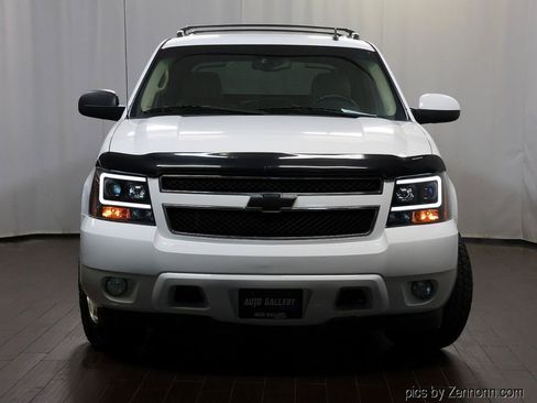 Used 2008 Chevrolet Avalanche LT w/ Convenience Package #1 AWD/4WD image 3