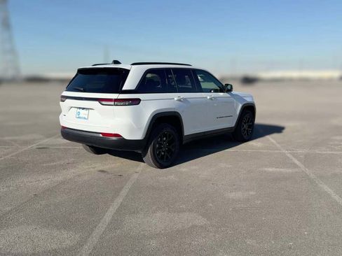 New 2026 Jeep Grand Cherokee Altitude image 12