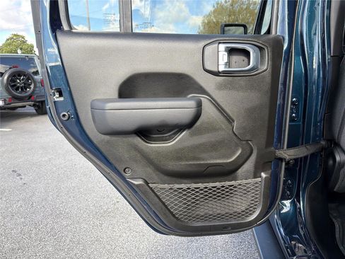 Used 2025 Jeep Wrangler Willys image 22