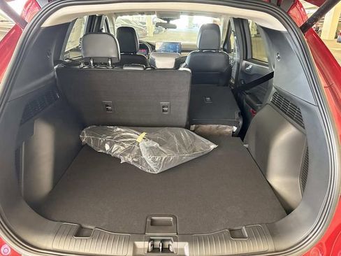 Used 2025 Ford Escape SE image 8