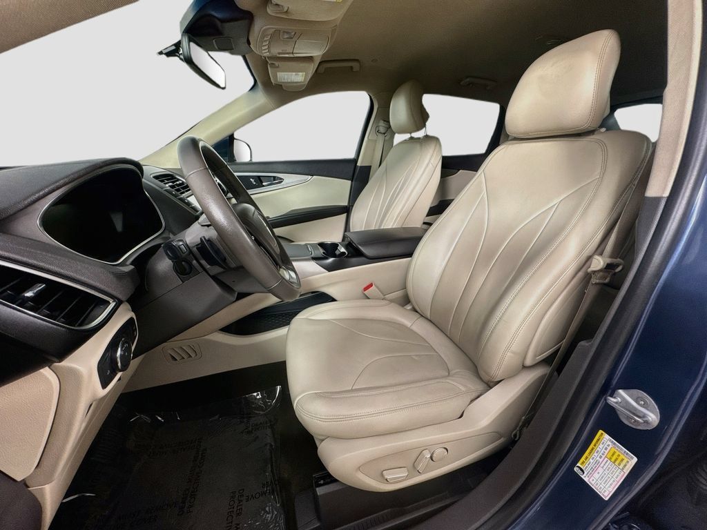 Used 2019 Lincoln Nautilus Premier AWD/4WD image 24