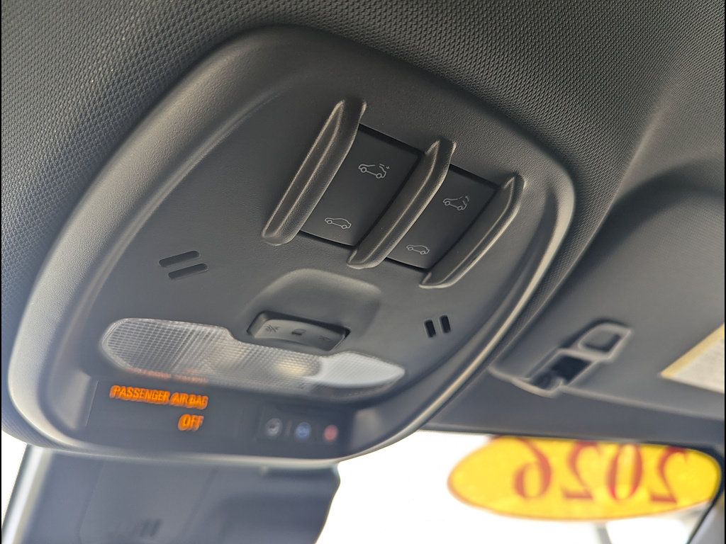 Used 2026 Chevrolet Trax RS w/ Sunroof Package FWD image 34