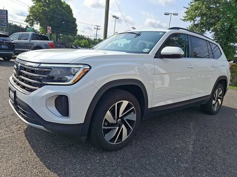 Used 2024 Volkswagen Atlas SE AWD/4WD image 3