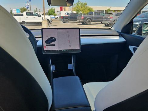 Used 2021 Tesla Model Y Performance image 10