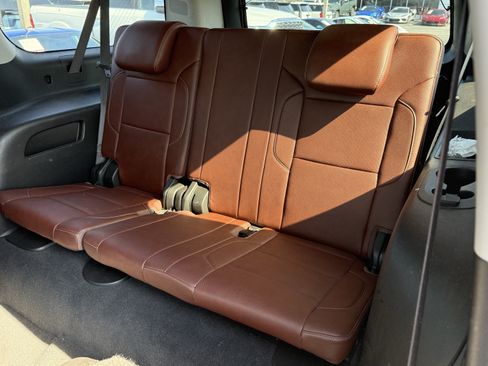 Used 2019 Chevrolet Suburban Premier w/ Premier Plus Edition RWD image 34