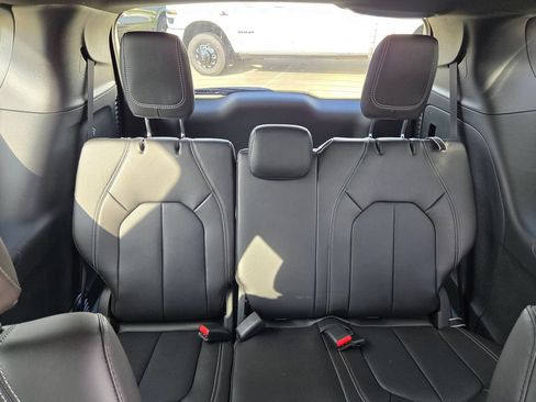 New 2026 Chrysler Pacifica Select FWD image 26
