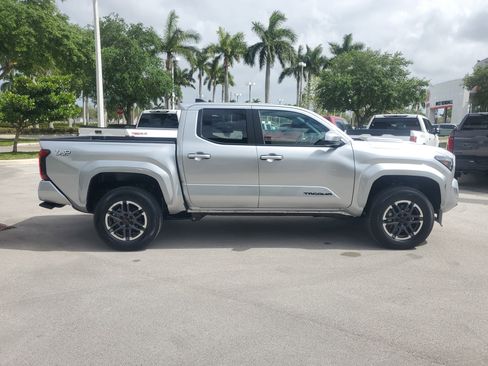 Used 2025 Toyota Tacoma TRD Sport image 11