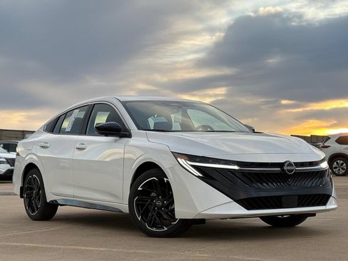 New 2026 Nissan Sentra SR w/ SR Premium Package FWD image 2
