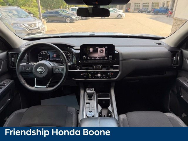 Used 2024 Nissan Pathfinder SV AWD/4WD image 39
