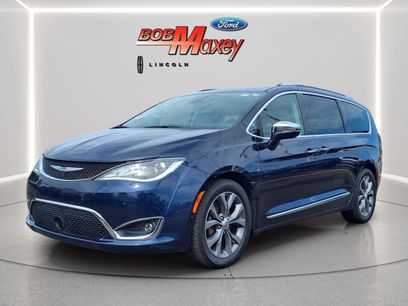 Used 2019 Chrysler Pacifica Limited w/ Tire & Wheel Group