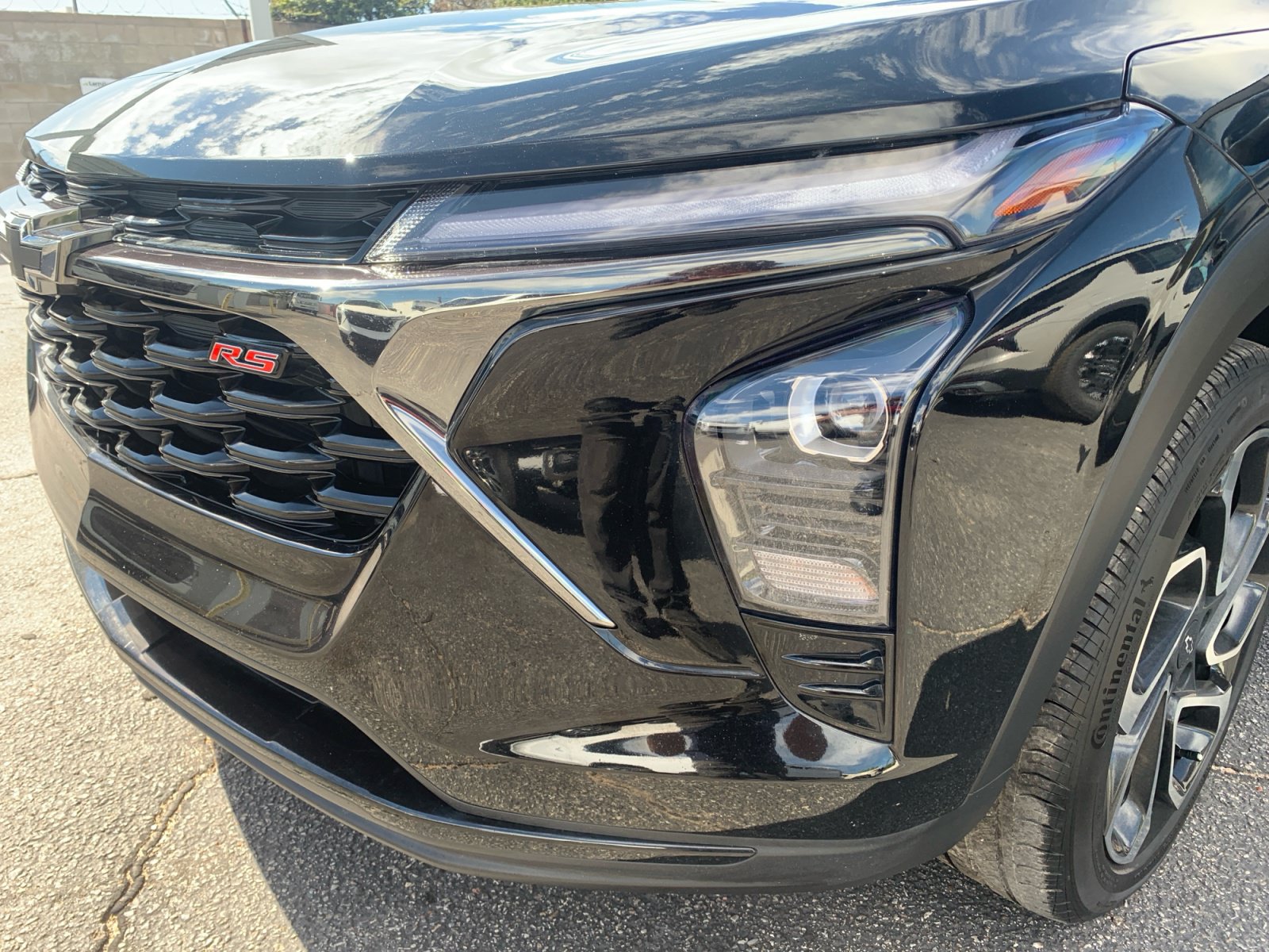 Used 2025 Chevrolet Trax RS w/ Sunroof Package FWD image 9