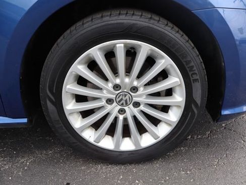 Used 2017 Volkswagen Passat 1.8T SE FWD image 37
