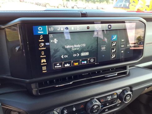 Used 2024 Jeep Gladiator Mojave w/ Convenience Group AWD/4WD image 25