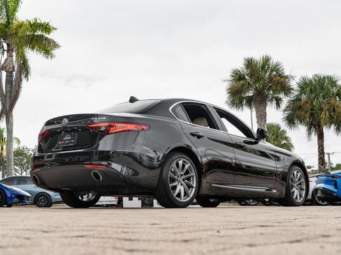 Used 2023 Alfa Romeo Giulia Lusso w/ Quick Order Package 22Z Lusso image 15