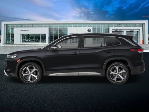 New 2025 Volkswagen Tiguan SE image 3