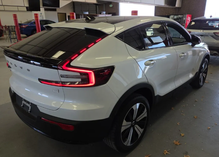 Used 2023 Volvo C40 Recharge Core w/ Protection Package Premier AWD/4WD image 4