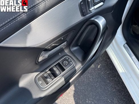 Used 2020 Mercedes-Benz CLA 250 4MATIC image 11