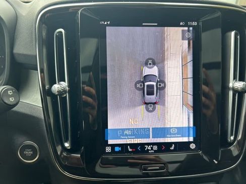 Certified 2025 Volvo XC40 B5 Plus AWD/4WD image 24