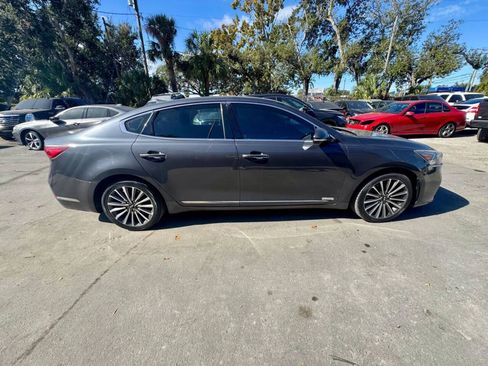 Used 2018 Kia Cadenza Premium image 14