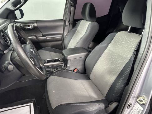 Used 2020 Toyota Tacoma TRD Off-Road w/ Technology Package image 13