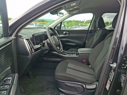 Used 2025 Kia Sorento LX FWD image 14