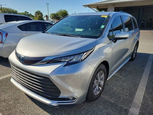 Used 2022 Toyota Sienna XLE FWD image 8