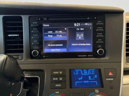 Used 2019 Toyota Sienna LE FWD image 19