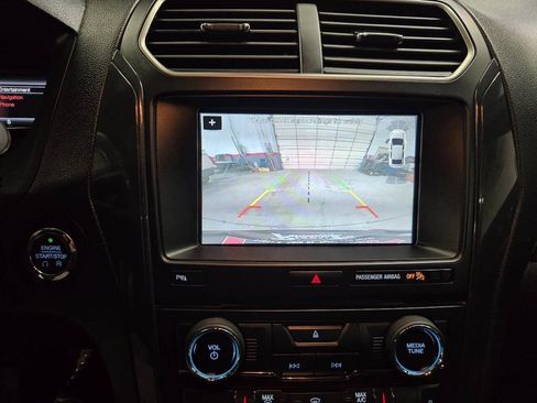Used 2018 Ford Explorer XLT w/ Equipment Group 202A FWD image 17