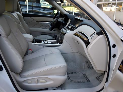 Used 2017 INFINITI Q70 L 3.7 w/ Deluxe Touring Package image 44