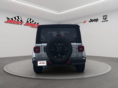 Used 2024 Jeep Wrangler Unlimited Sahara w/ Technology Group AWD/4WD image 8