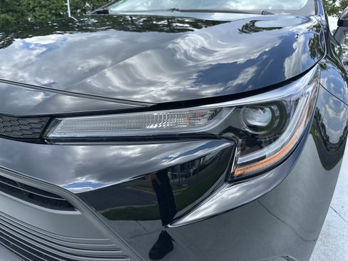 Certified 2025 Toyota Corolla LE FWD image 6