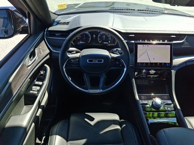 Used 2024 Jeep Grand Cherokee Overland w/ Luxury Tech Group IV AWD/4WD image 11