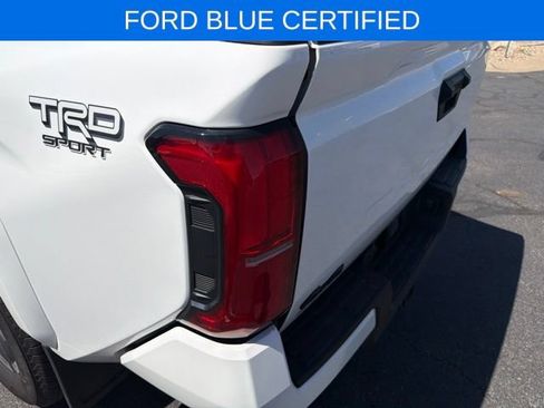 Used 2024 Toyota Tacoma TRD Sport AWD/4WD image 30