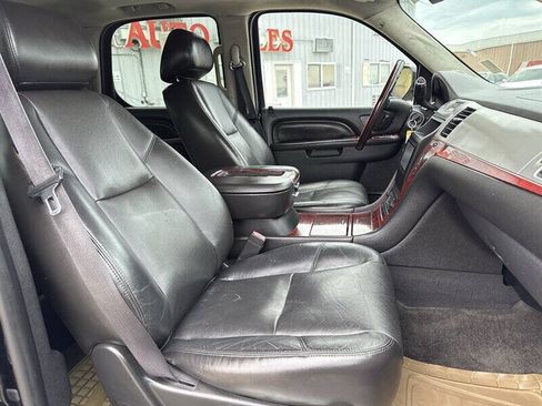 Used 2011 Cadillac Escalade AWD w/ Touring Package image 23
