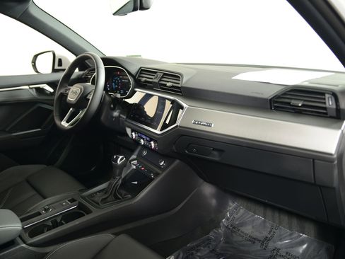 Certified 2025 Audi Q3 2.0T Premium w/ Convenience Package image 19