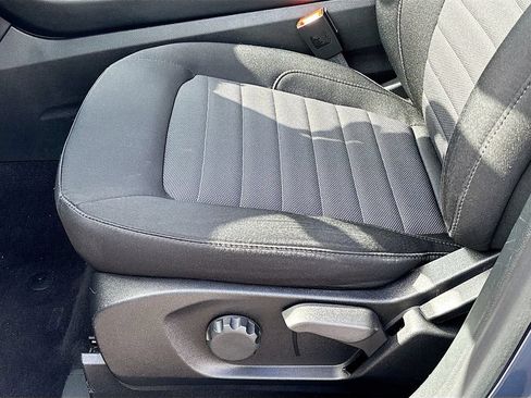 Used 2019 Ford Edge SE FWD image 18