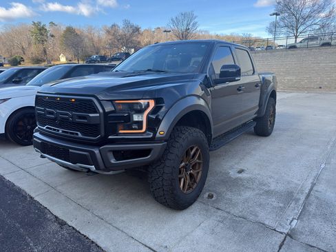 Used 2018 Ford F150 Raptor w/ Equipment Group 802A Luxury image 2