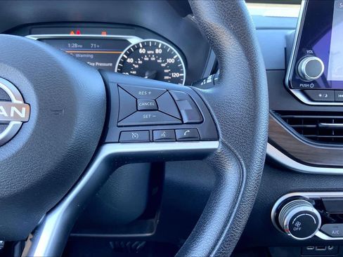 Used 2024 Nissan Altima 2.5 SV image 24