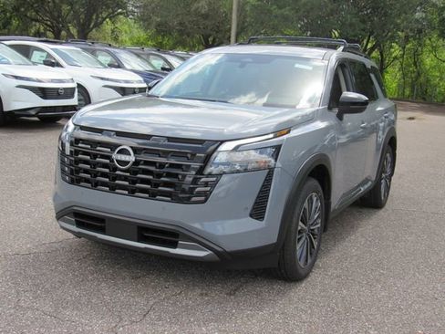 New 2026 Nissan Pathfinder Platinum FWD image 8