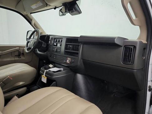 New 2026 Chevrolet Express 3500 RWD image 30