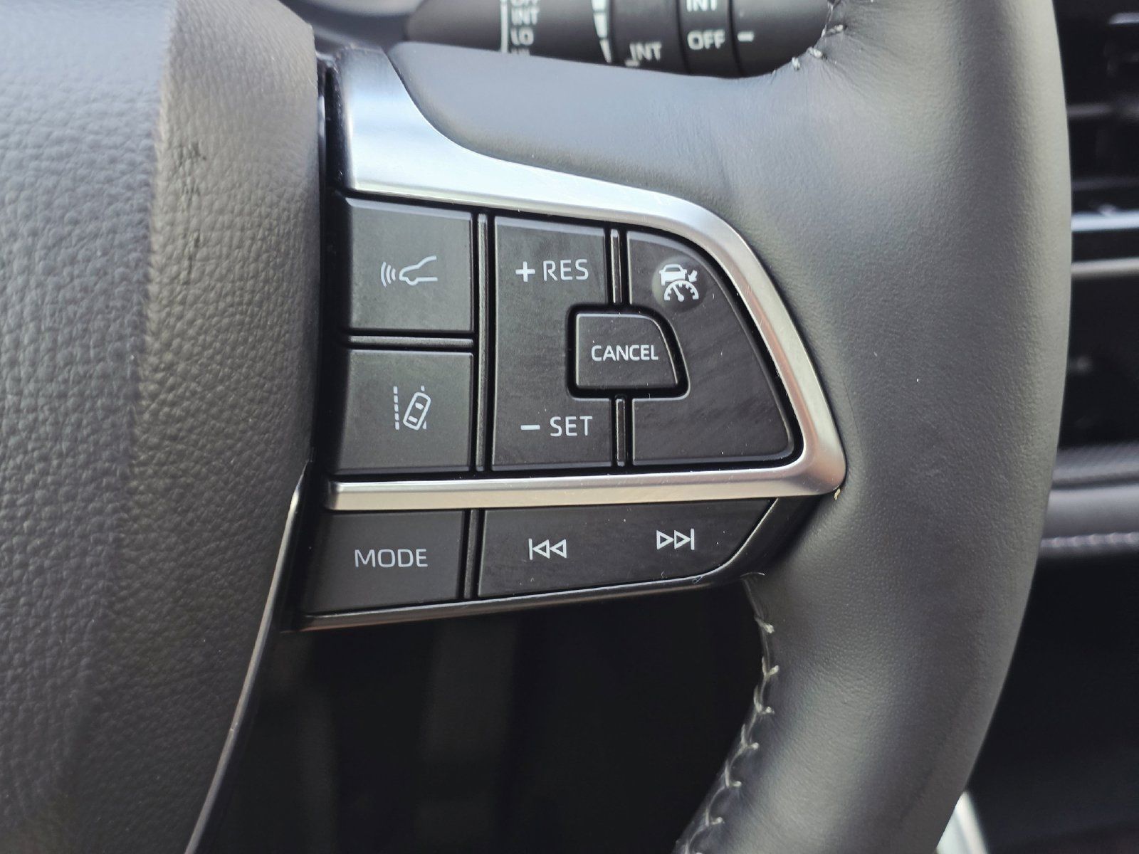 Used 2021 Toyota Highlander Limited FWD image 30