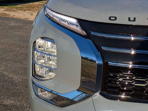 New 2026 Mitsubishi Outlander SEL FWD image 8