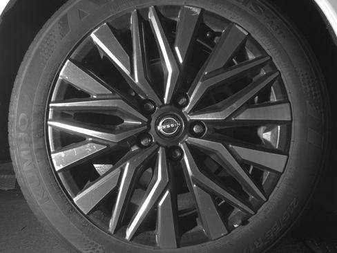 Used 2025 Nissan Altima 2.5 SV FWD image 15
