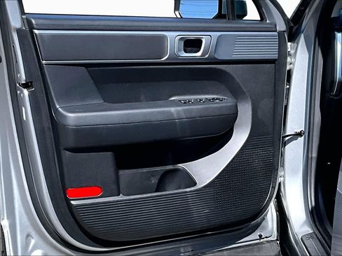 Used 2025 Hyundai Santa Fe SE FWD image 21