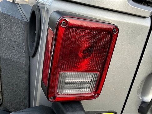 Used 2016 Jeep Wrangler Unlimited Sahara w/ Max Tow Package image 30