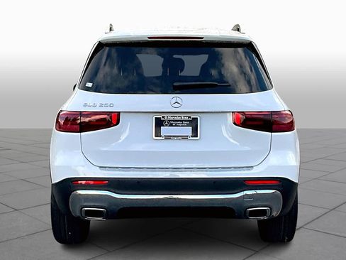 Used 2025 Mercedes-Benz GLB 250 image 4