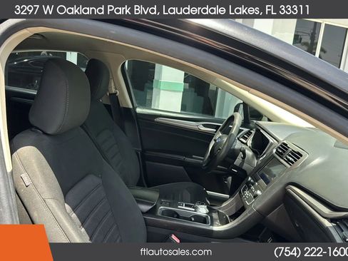 Used 2020 Ford Fusion SE FWD image 32