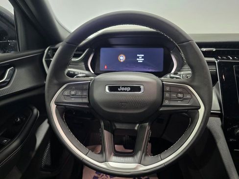New 2025 Jeep Grand Cherokee Altitude AWD/4WD image 4